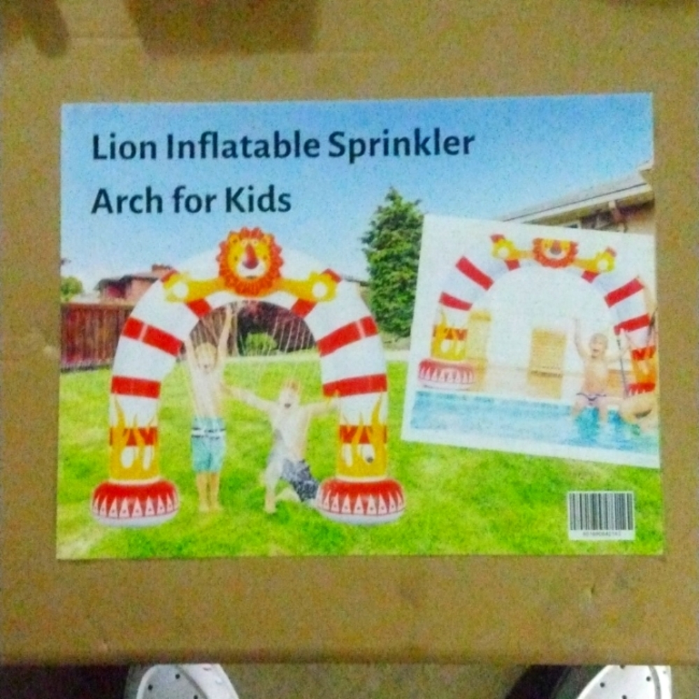 Inflatable sprinkler arch